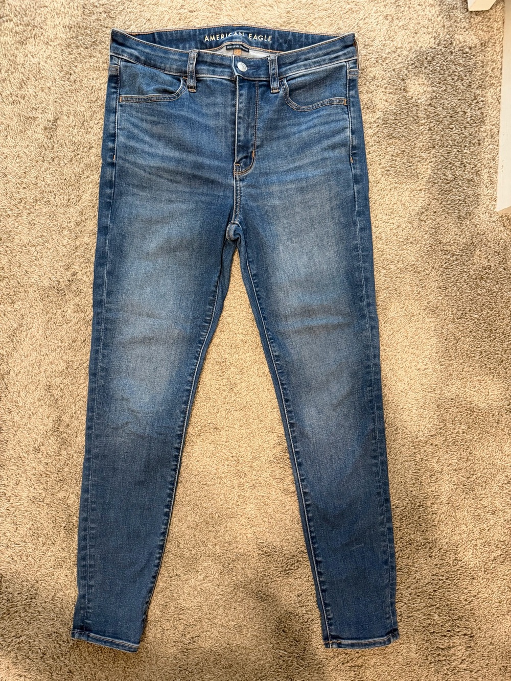 American Eagle Outfitters Women’s Skinny Jeans in Medium Blue Wash